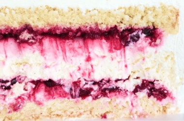 Ванильный торт с классическим крем-чизом и джемом