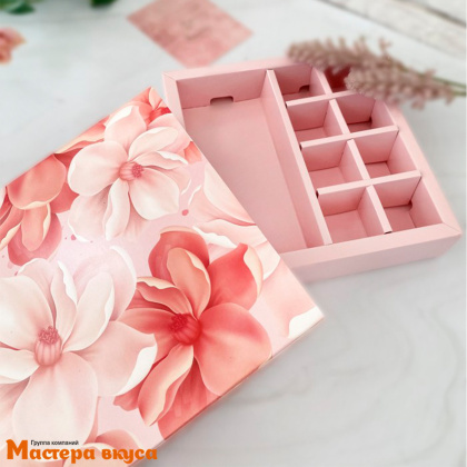 Упаковка для конфет  8 шт и плитки шоколада с обечайкой 177*178,5*38,5мм (Розовые цветы)