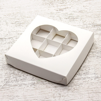 Упаковка для конфет  9 шт с окошком Сердце 155*155*30мм (белая) (4-д)