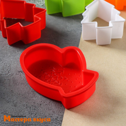 Набор вырубок пластик  ЕЛОЧКА+ форма для выпечки ВАРЕЖКА (6 предметов)