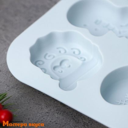 Форма для шоколада силиконовая  НОВОГОДНЕЕ ЧУДО (11 ячеек), 18*18*1,5 см