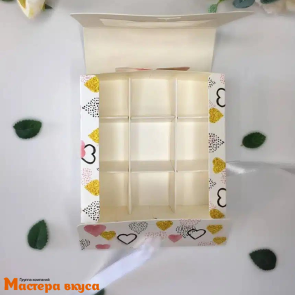 Упаковка для сладостей с лентой и окном 110*110*60 мм (Разноцветные сердечки)