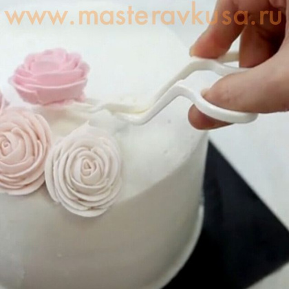 Ножницы для переноса цветов из крема с гвоздика на торт