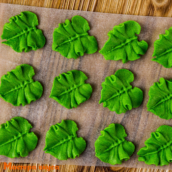 Сахарная фигурка ЛИСТИКИ средние, ~2,5*1,5см, упак 12 шт