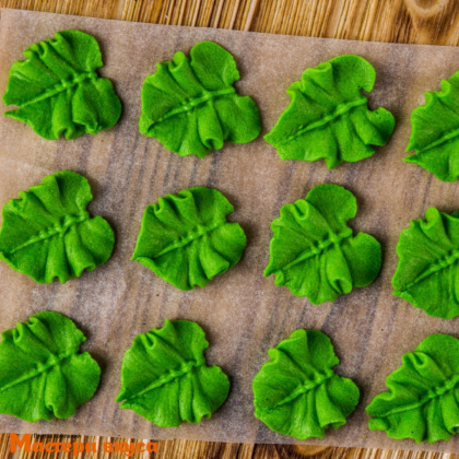 Сахарная фигурка ЛИСТИКИ средние, ~2,5*1,5см, упак 12 шт