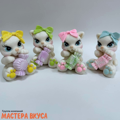 Фигурка из шок. глазури "Котенок с конфетой", h~7 см