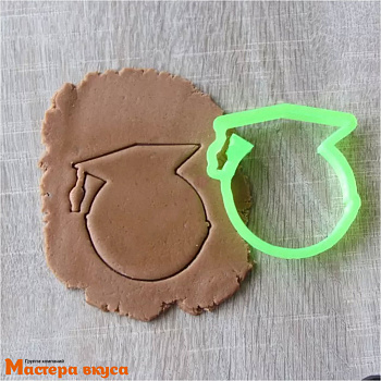 Вырубка пластик АКАДЕМИК В ШАПОЧКЕ (Выпускник), 9 см