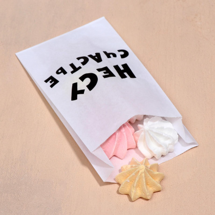 Пакет бумажный 200*100*35 мм, без окна, V-образное дно, (белый) "Несу счастье"