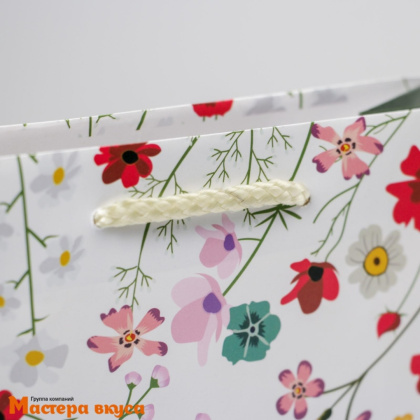 Пакет бумажный подарочный с ручками 180*230*80 мм, ламинированный "Расцветай от счастья"