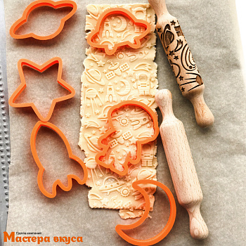 Набор вырубок и скалок ЗВЕЗДНОЕ ПЕЧЕНЬЕ, 6 формочек для печенья и 2 скалки