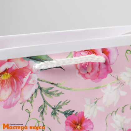 Пакет бумажный подарочный с ручками 180*230*80 мм, ламинированный "Самой прекрасной"