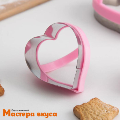 Набор вырубок металл СЕРДЦЕ с держателем, d~7/5/4 см, (набор 3 шт), KONFINETTA