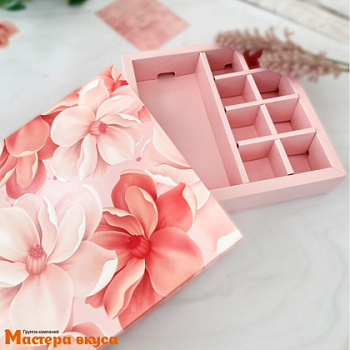 Упаковка для конфет  8 шт и плитки шоколада с обечайкой 177*178,5*38,5мм (Розовые цветы)