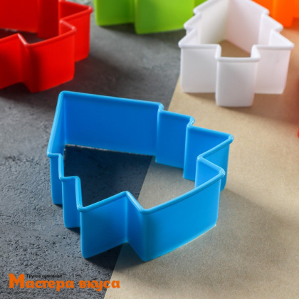 Набор вырубок пластик  ЕЛОЧКА+ форма для выпечки ВАРЕЖКА (6 предметов)