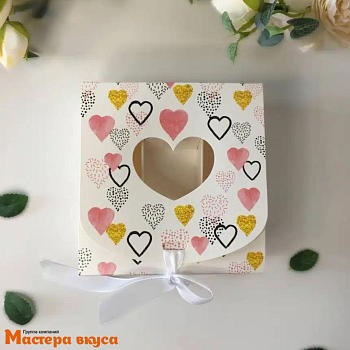 Упаковка для сладостей с лентой и окном 110*110*60 мм (Разноцветные сердечки)