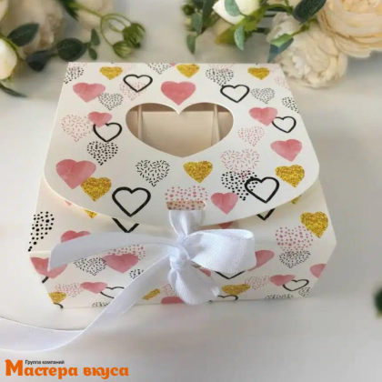 Упаковка для сладостей с лентой и окном 110*110*60 мм (Разноцветные сердечки)