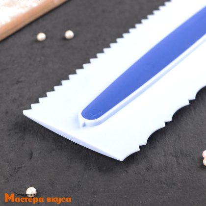 Шпатель-скребок  Фигурный ЗУБЦЫ двухсторонний 23*7,5 см, (пластик) "Праздник",