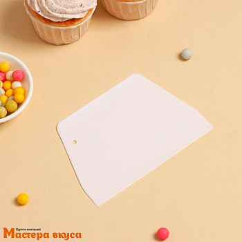 Шпатель-скребок пластиковый Трапеция 13*8,8 см