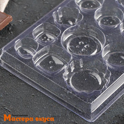 Форма для шоколада пластиковая ПУГОВКИ, (17 ячеек) 22*11 см