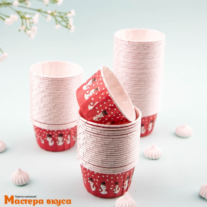Форма бумажная Маффин 50*40 мм, ламинированная  КРАСНАЯ - СНЕГОВИКИ