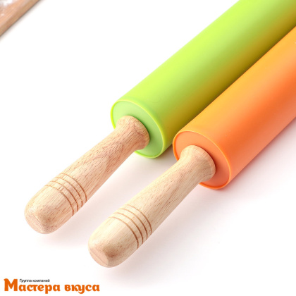 Скалка силиконовая 49 см d-5,5см (вращающаяся), деревянные ручки "Валенсия"