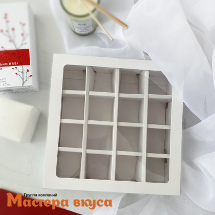 Упаковка для конфет 16 шт с обечайкой с окном 177*177*38мм (белый)
