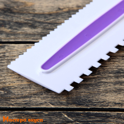 Шпатель-скребок  Фигурный ПОЛОСЫ двухсторонний 23*7,5 см, (пластик) "Праздник"