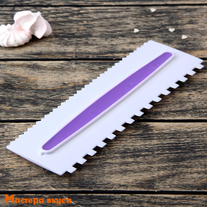 Шпатель-скребок  Фигурный ПОЛОСЫ двухсторонний 23*7,5 см, (пластик) "Праздник"