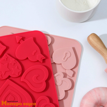 Форма для шоколада силиконовая  АМУРЫ-СЕРДЕЧКИ, (13 ячеек) 23*16*0,5 см